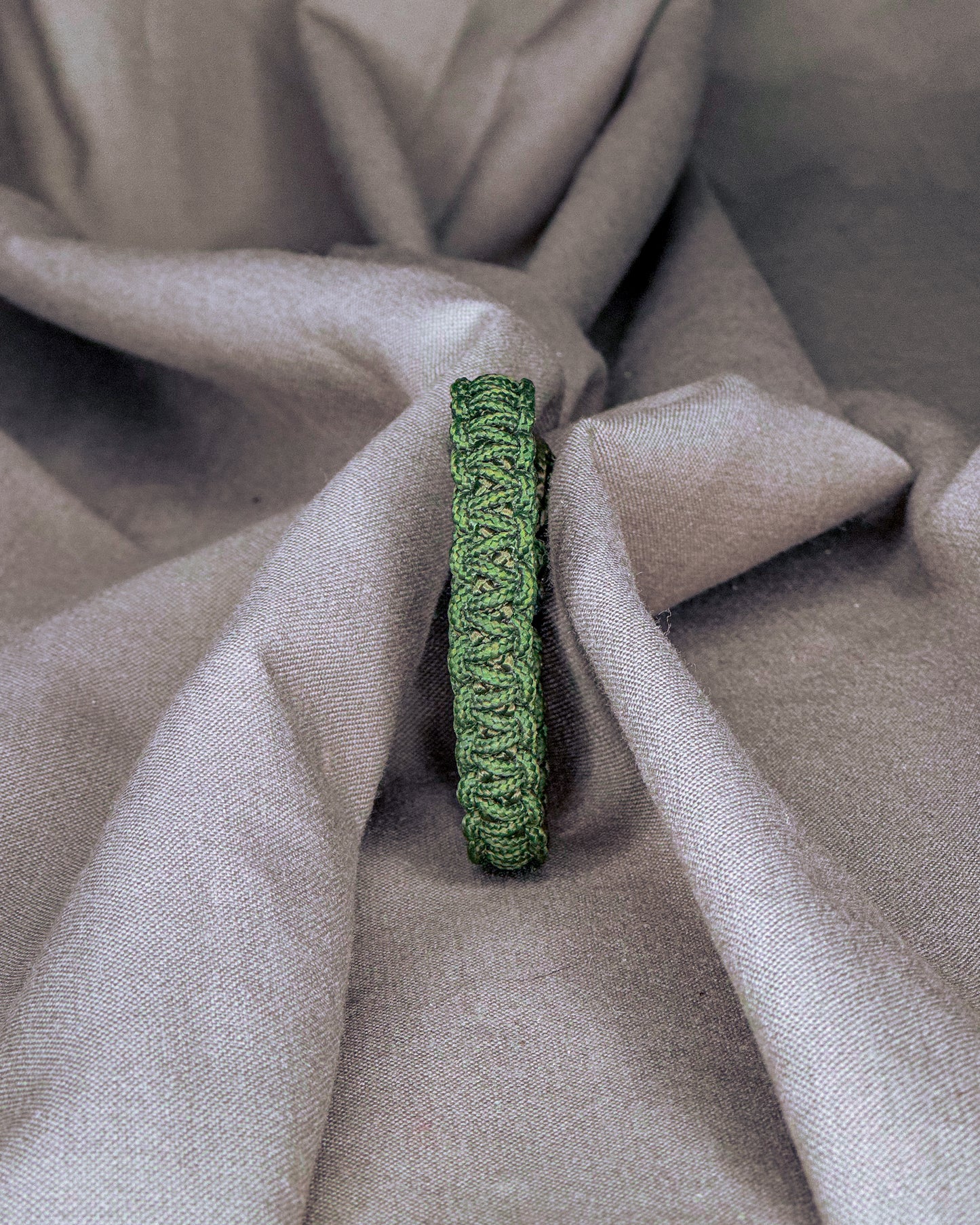 Vienspalvė apyrankė