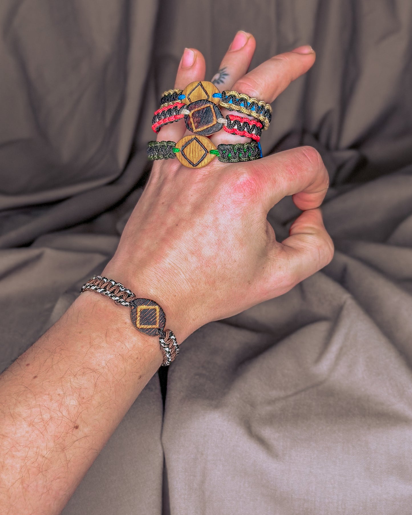 "Varnakis" Baltų apyrankė