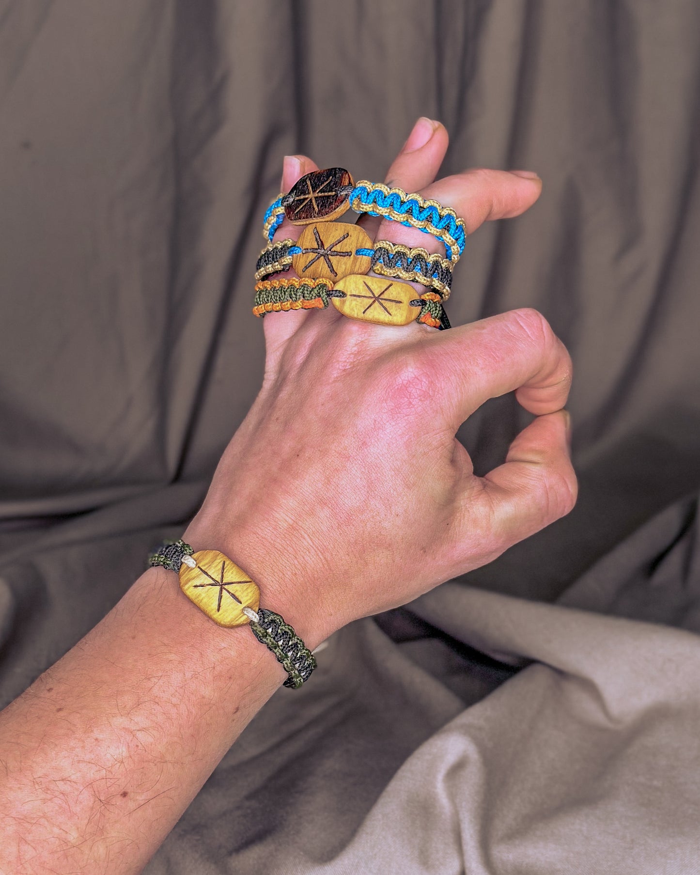 Stiprybės Vikingų runų apyrankė