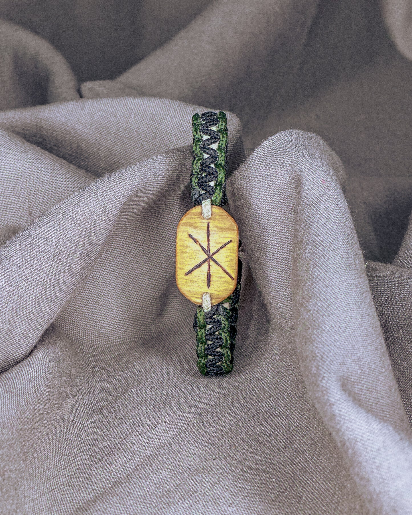 Stiprybės Vikingų runų apyrankė