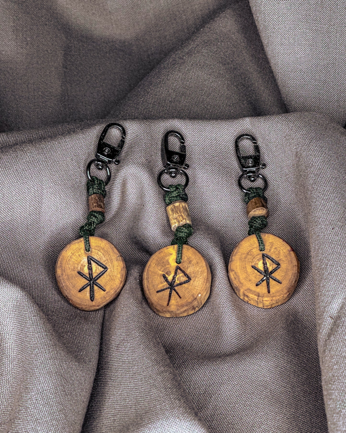 Vikingų runų pakabukai