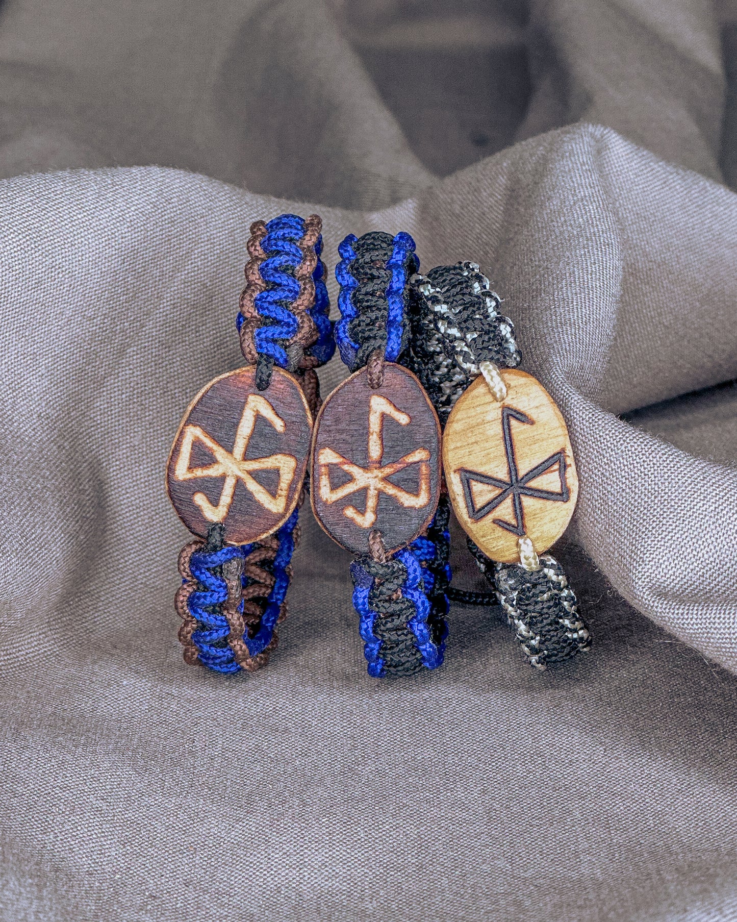 Dvasinio augimo Vikingu runų apyrankė