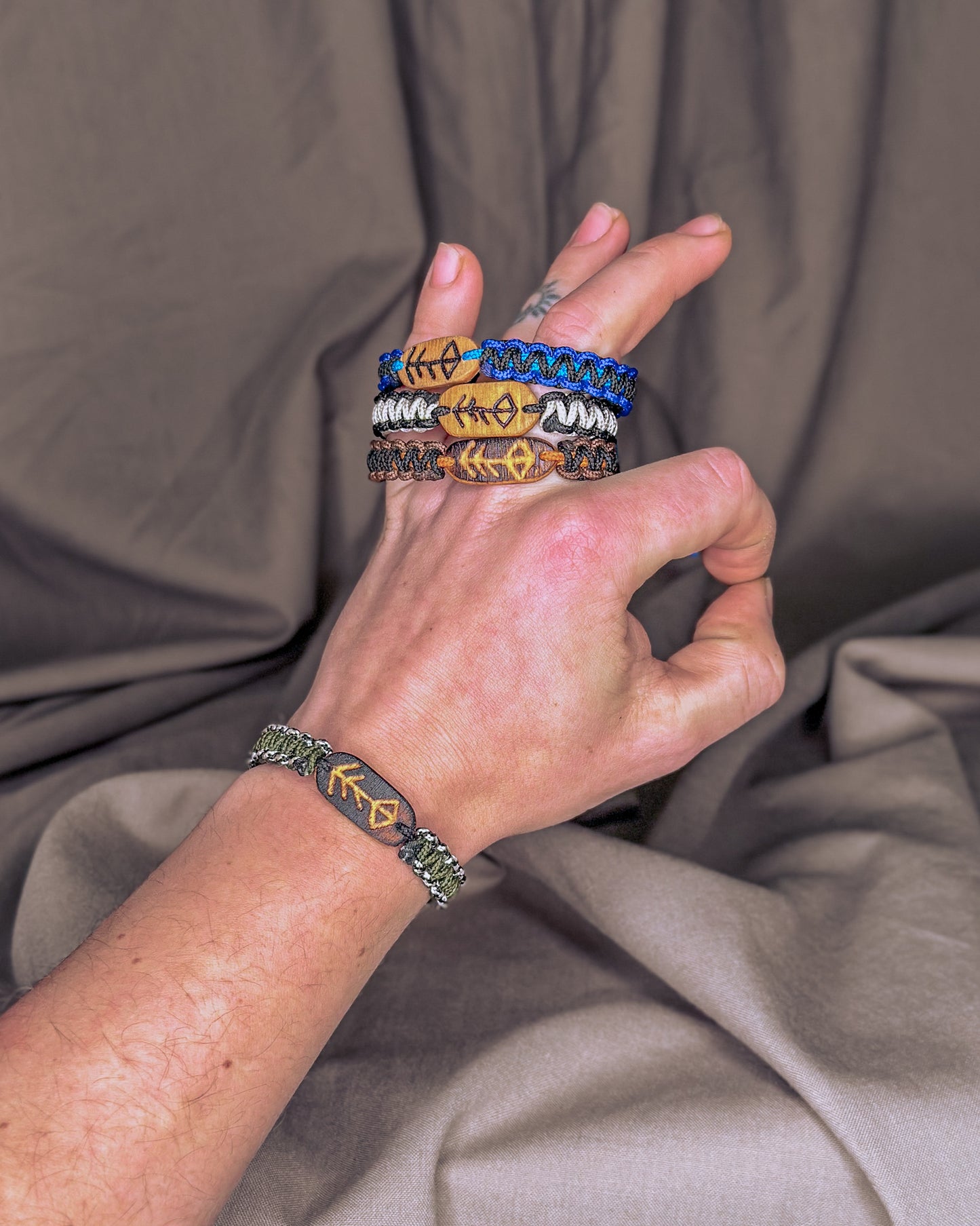 Muzikos Vikingų runų apyrankė