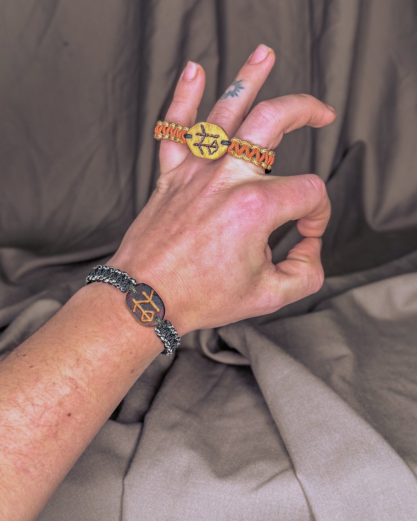 Išminties Vikingų runų apyrankė