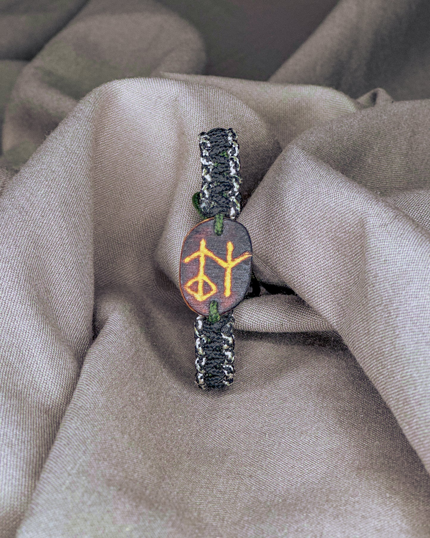 Išminties Vikingų runų apyrankė