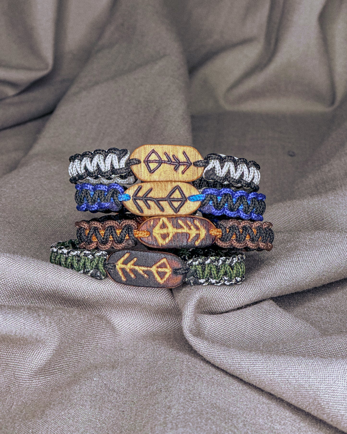 Muzikos Vikingų runų apyrankė