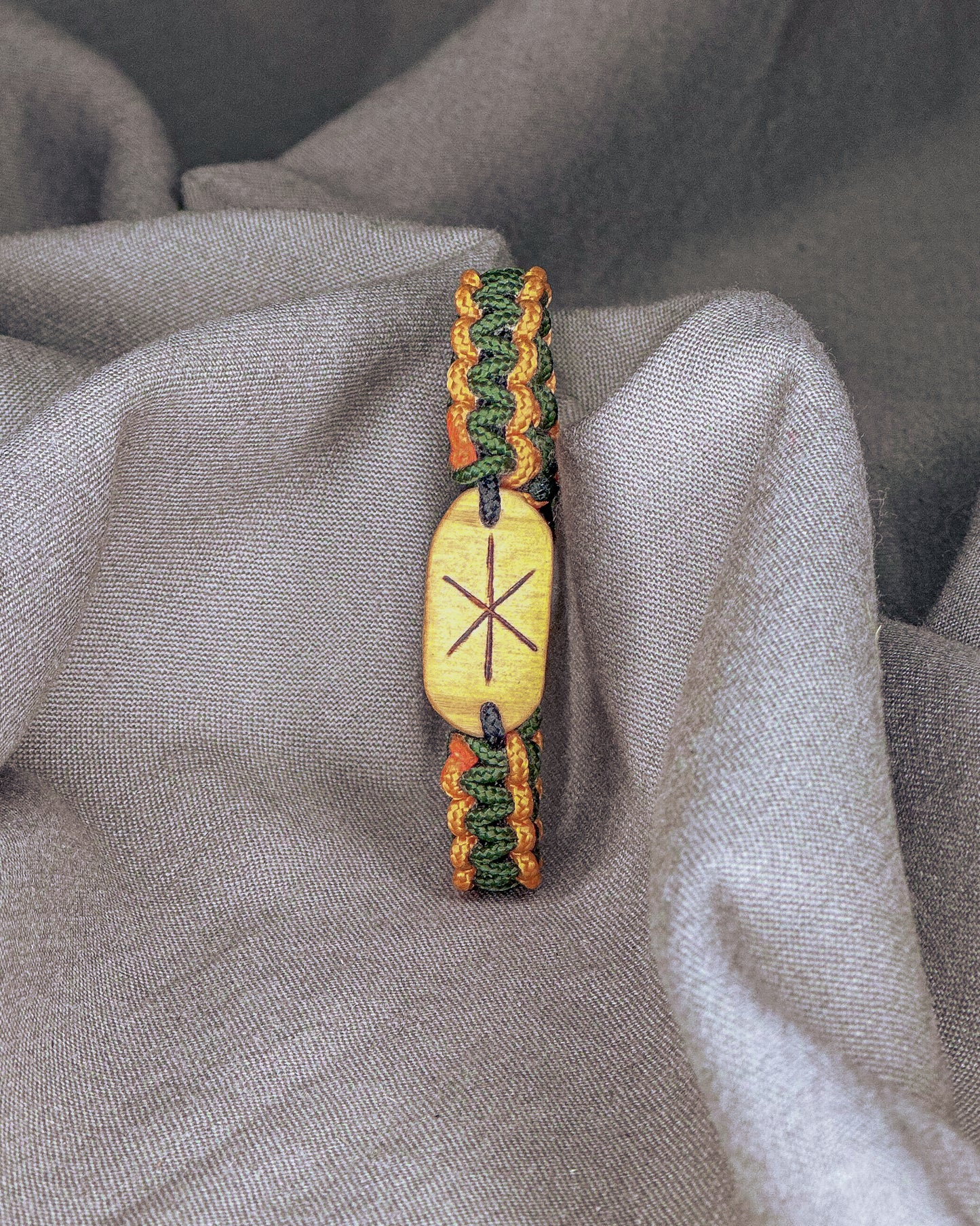 Stiprybės Vikingų runų apyrankė