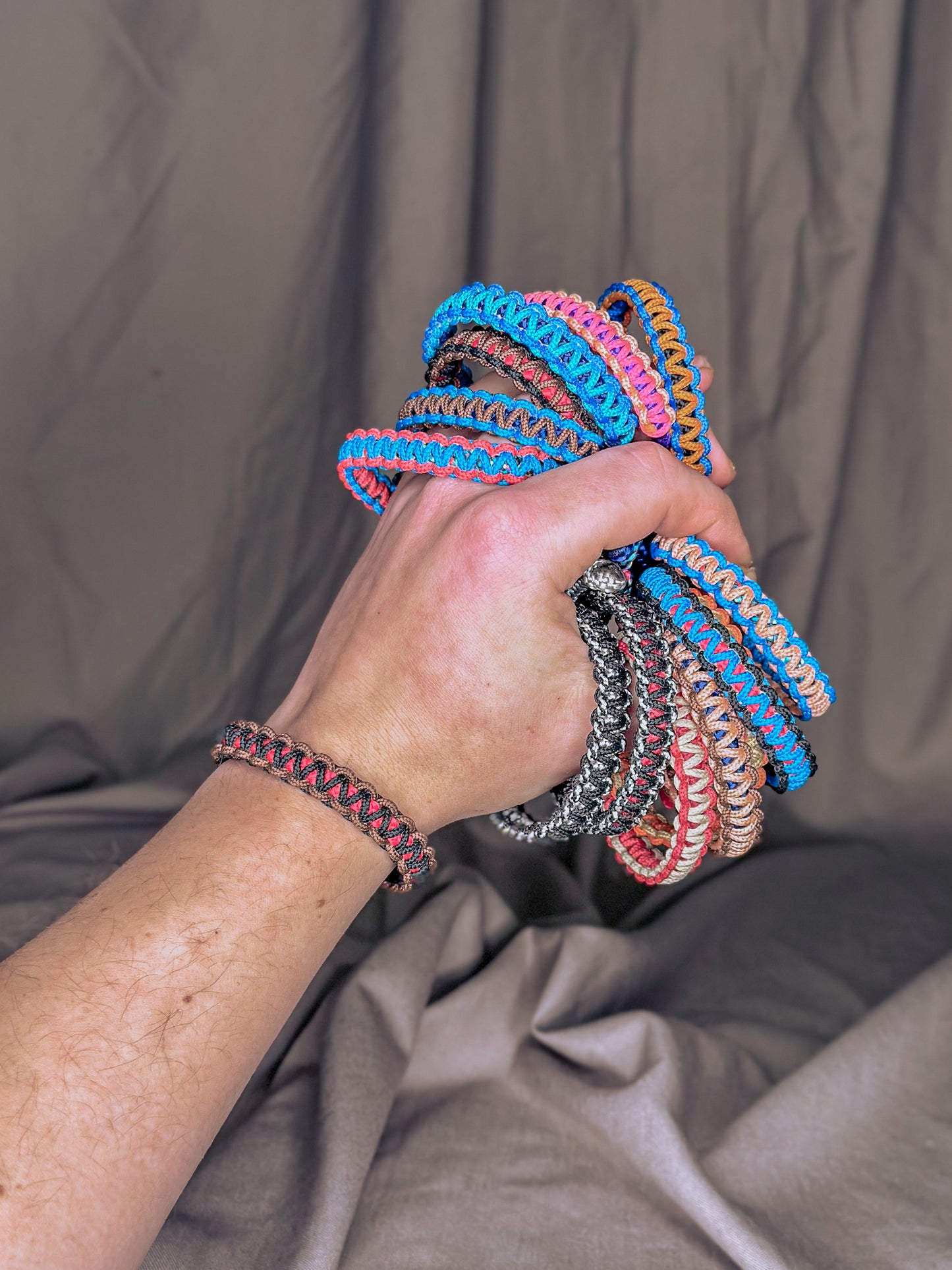 Dvispalvė apyrankė