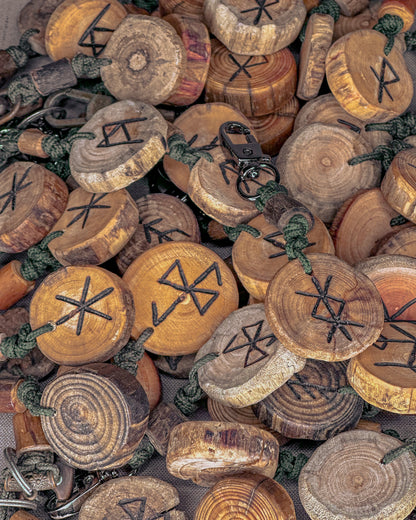 Vikingų runų pakabukai