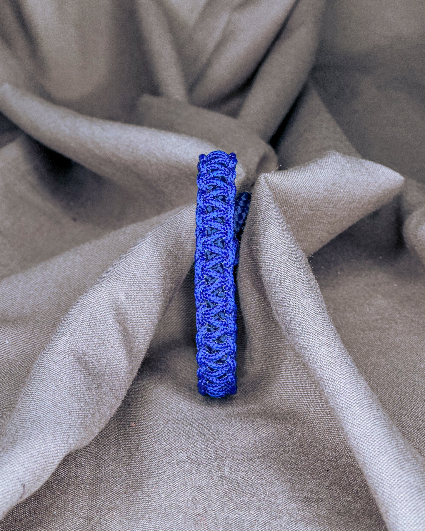 Vienspalvė apyrankė