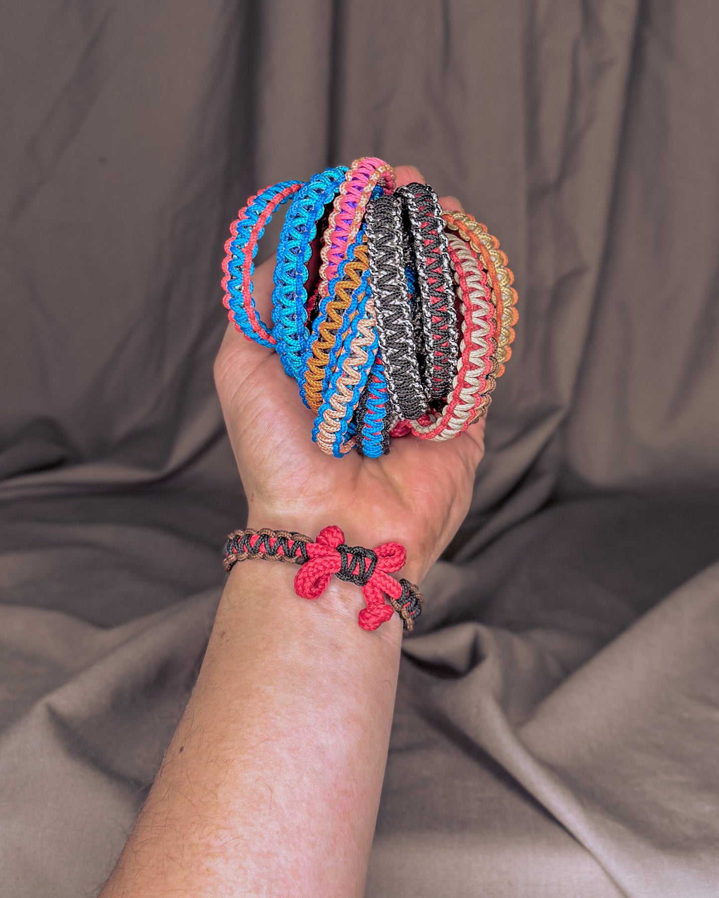 Dvispalvė apyrankė