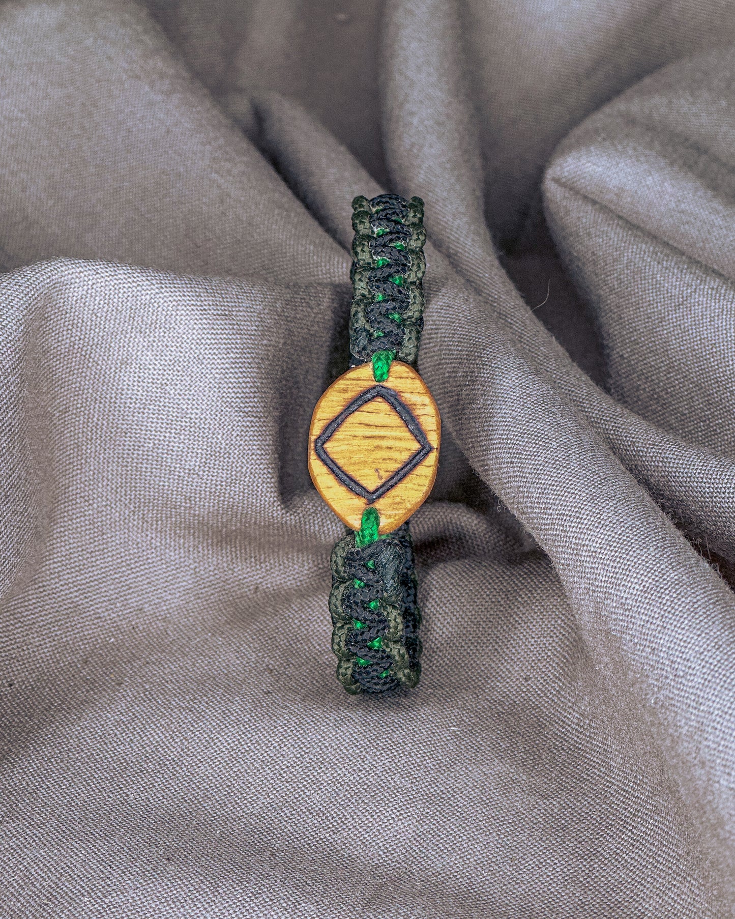 "Varnakis" Baltų apyrankė