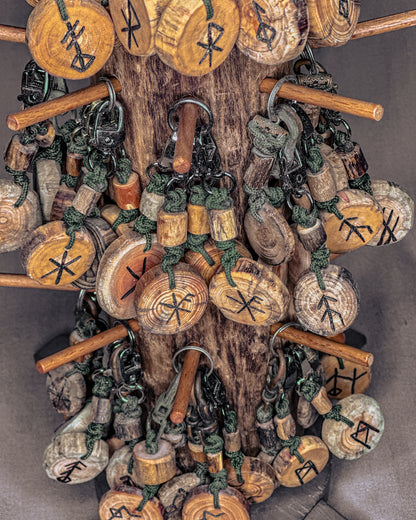 Vikingų runų pakabukai