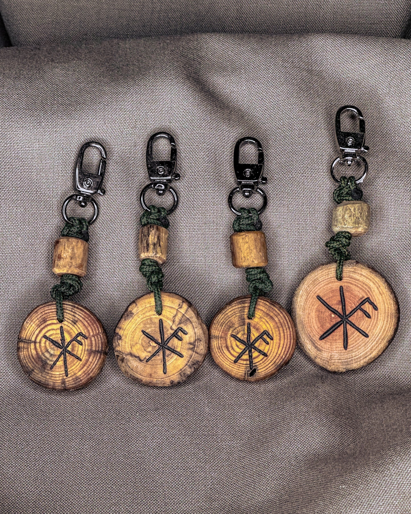 Vikingų runų pakabukai