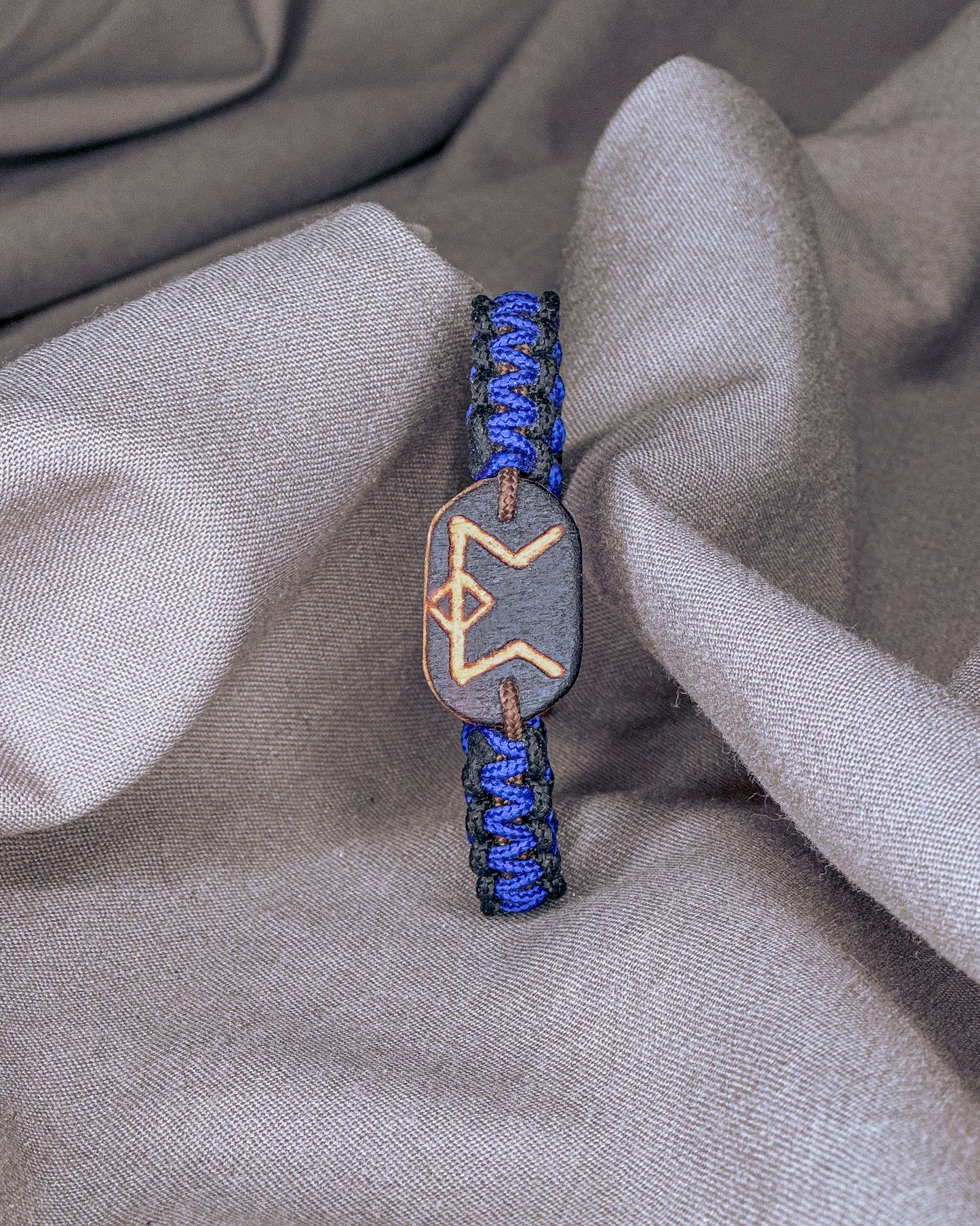 Rizikos Vikingų runų apyrankė