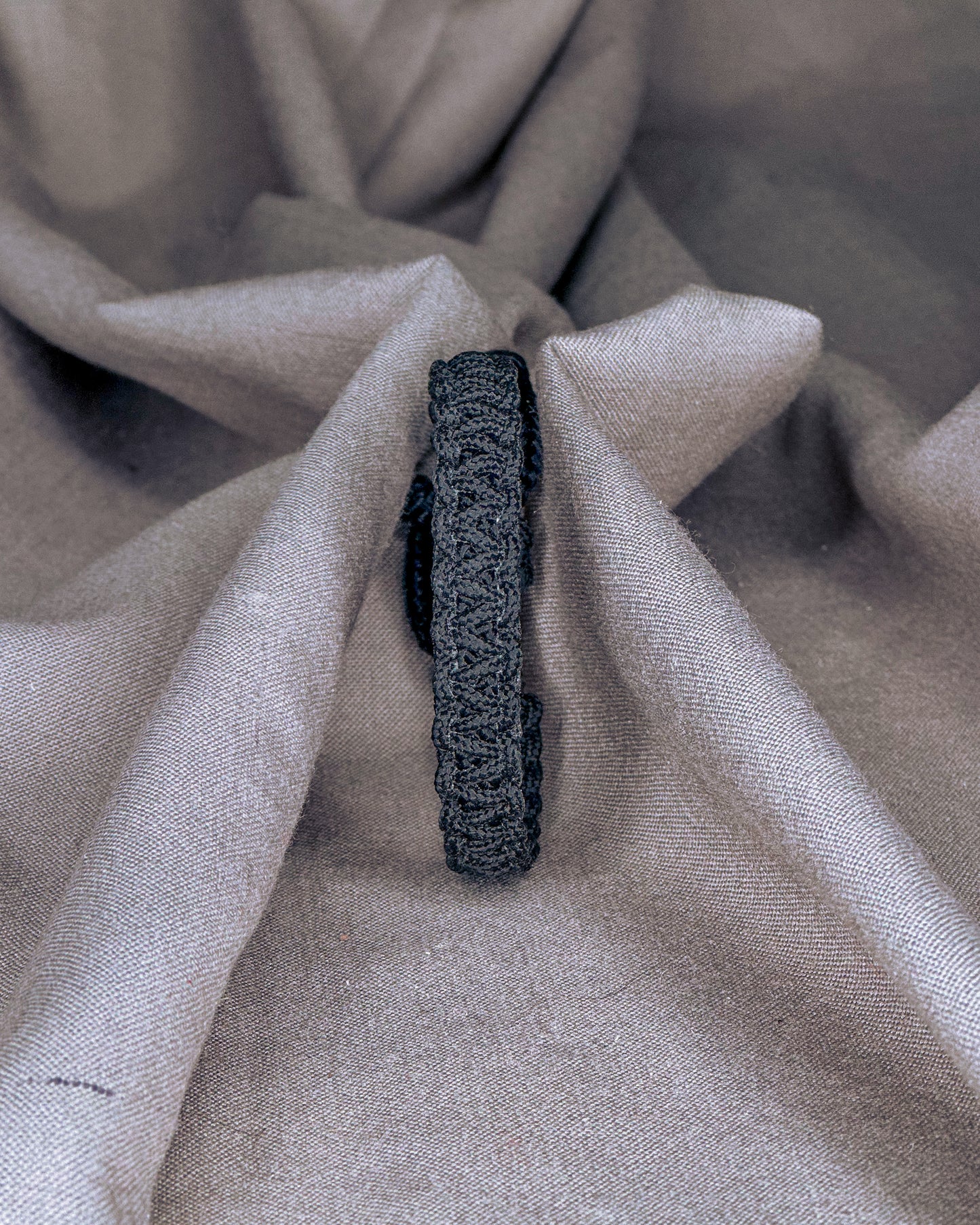 Vienspalvė apyrankė