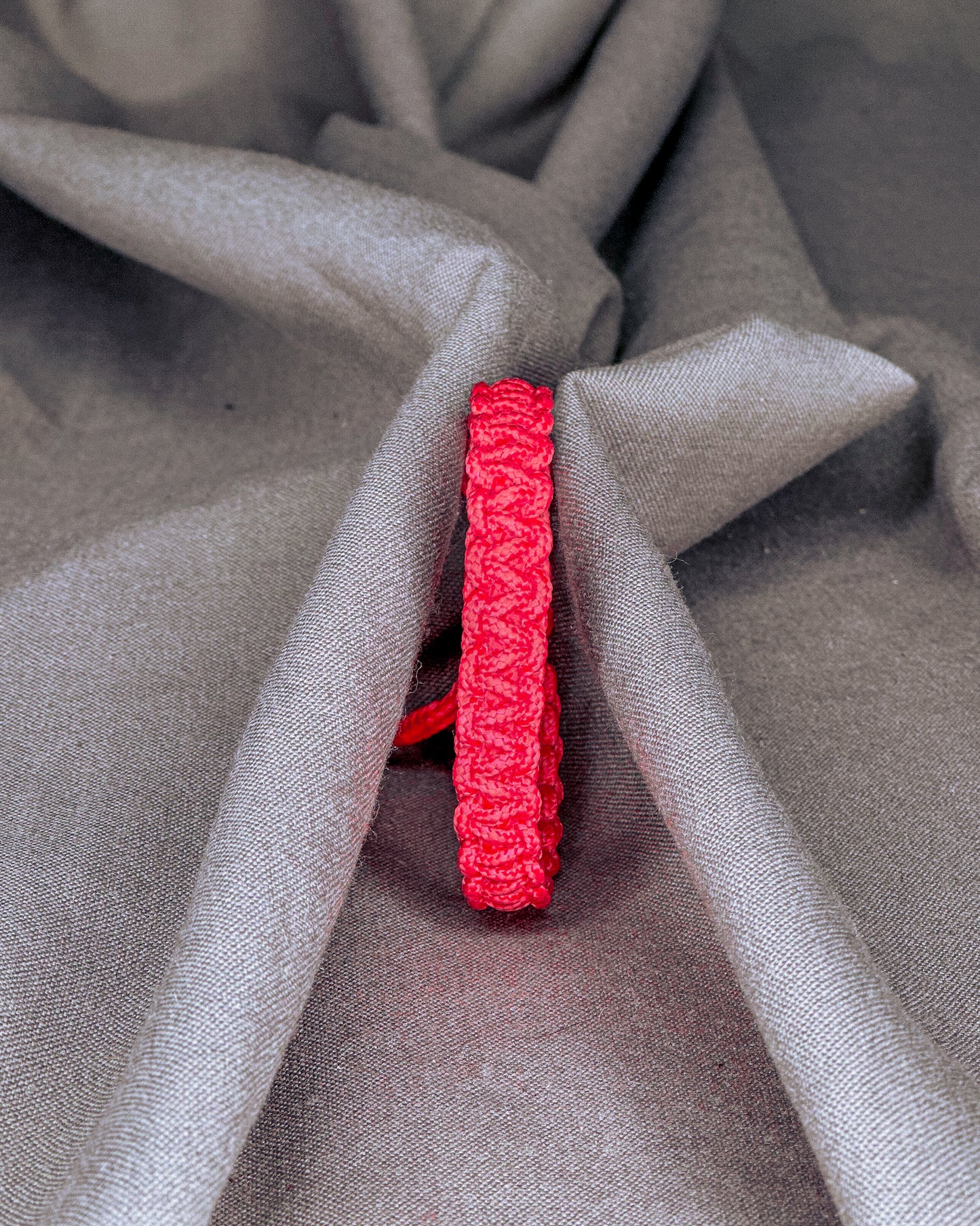 Vienspalvė apyrankė