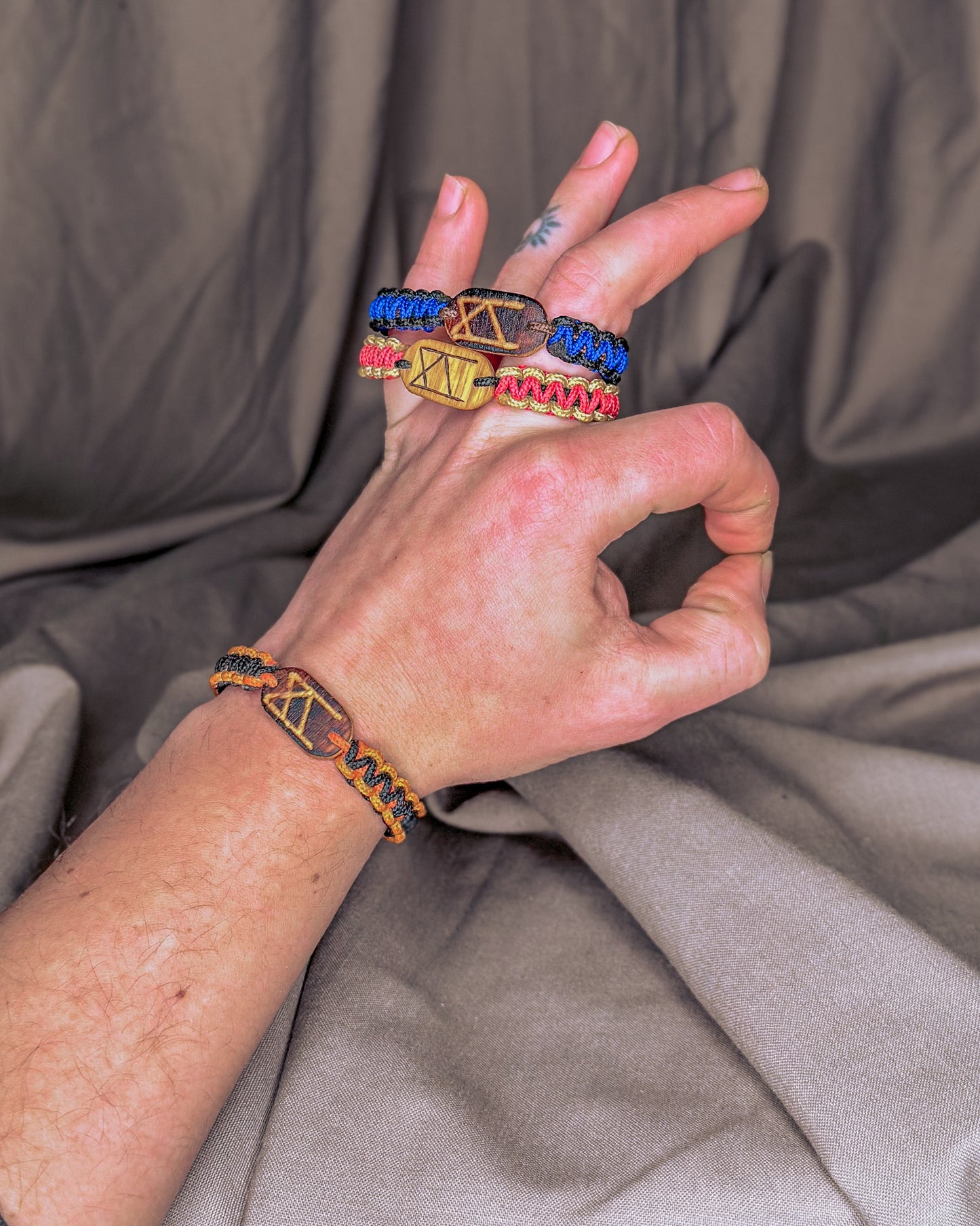 Draugystės Vikingų runų apyrankė